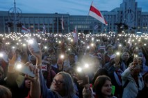 Lukašenko z Natom kot izgovorom za posredovanje proti protestnikom