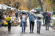 Letos na pokopališču veliko manj ljudi