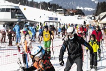 Smučarski konec tedna: Z maskami samo na smučišče