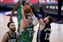 #video Dončić in Dallas po osemdnevnem premoru do zmage proti Memphisu  