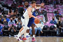 #video Luka Dončić za las zgrešil trojni dvojček