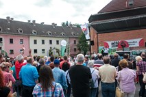 Iniciativa hoč'mo cesto opozarja na počasno gradnjo tretje razvojne osi